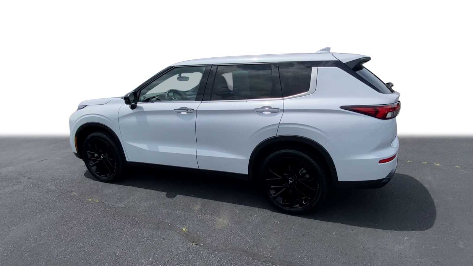 2023 Mitsubishi Outlander Black Edition 6