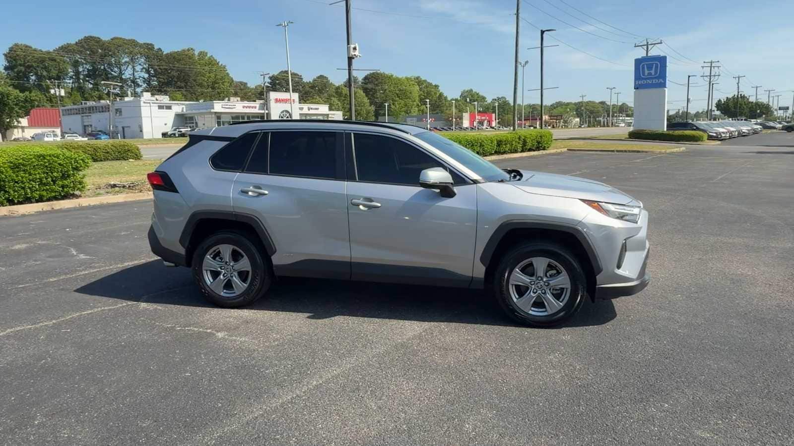 Thumbnail: 2023 Toyota RAV4 - 9