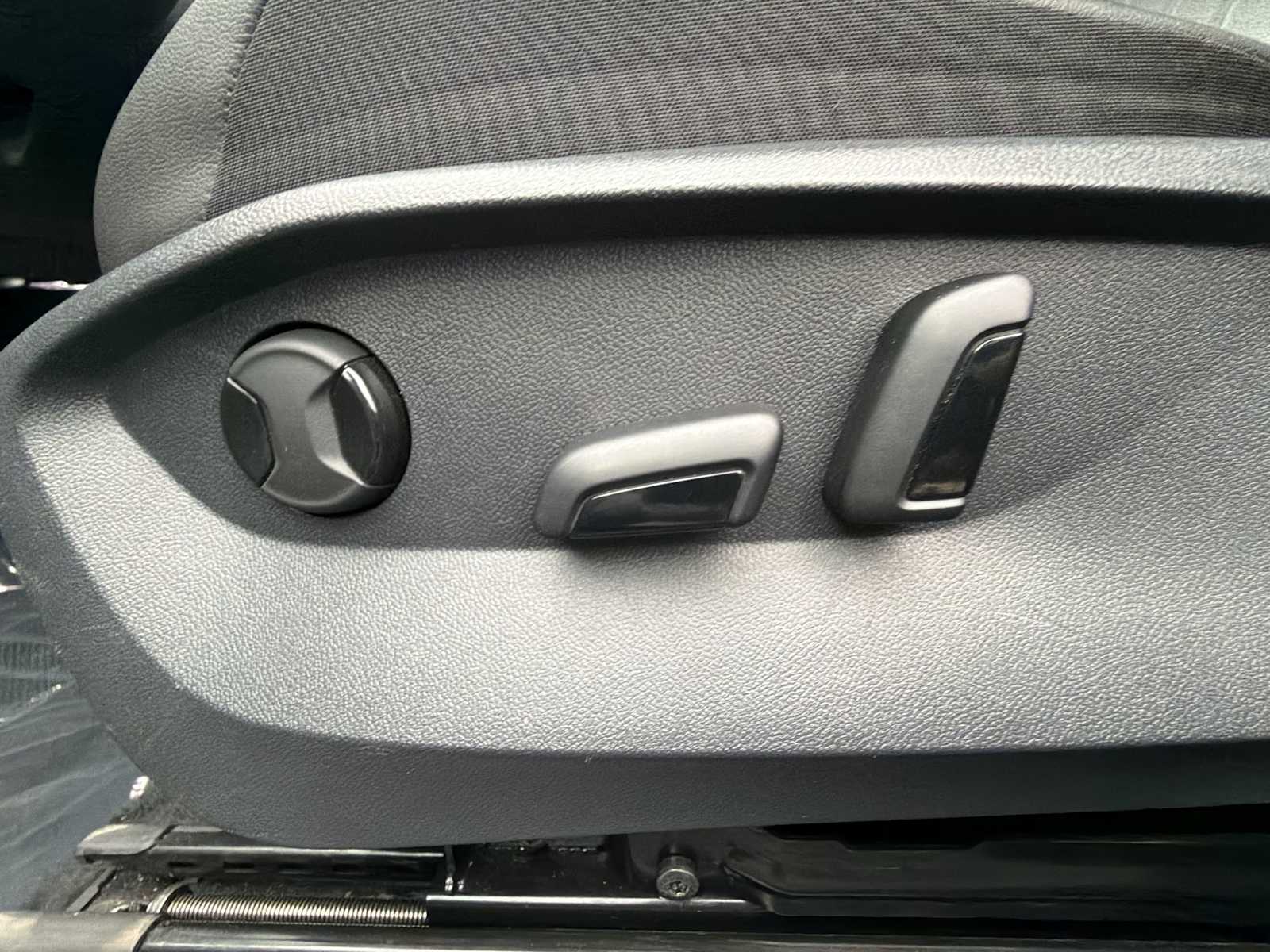 Thumbnail: 2024 Volkswagen Tiguan - 14