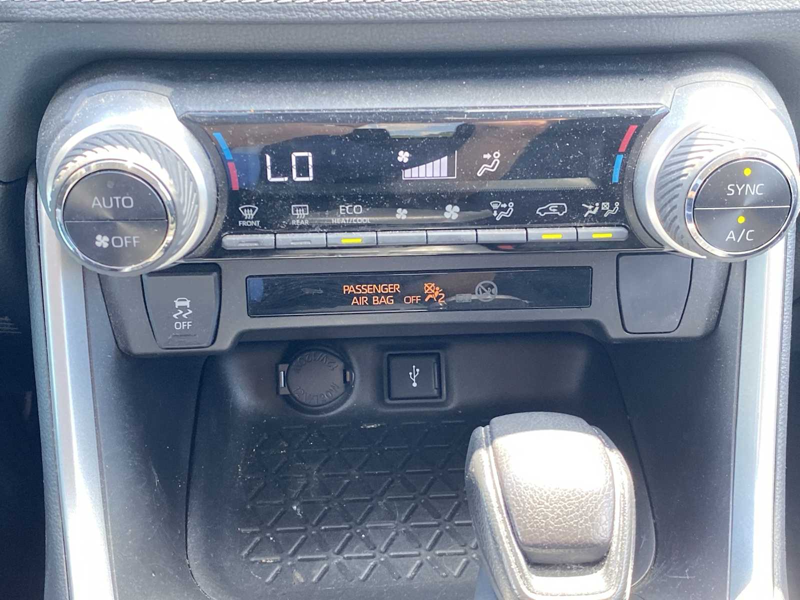 Thumbnail: 2022 Toyota RAV4 - 15
