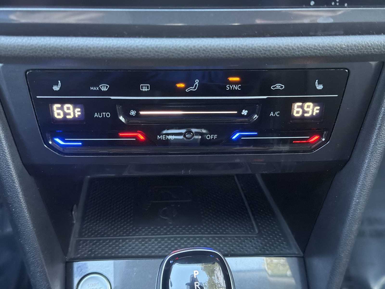 Thumbnail: 2022 Volkswagen Tiguan - 17