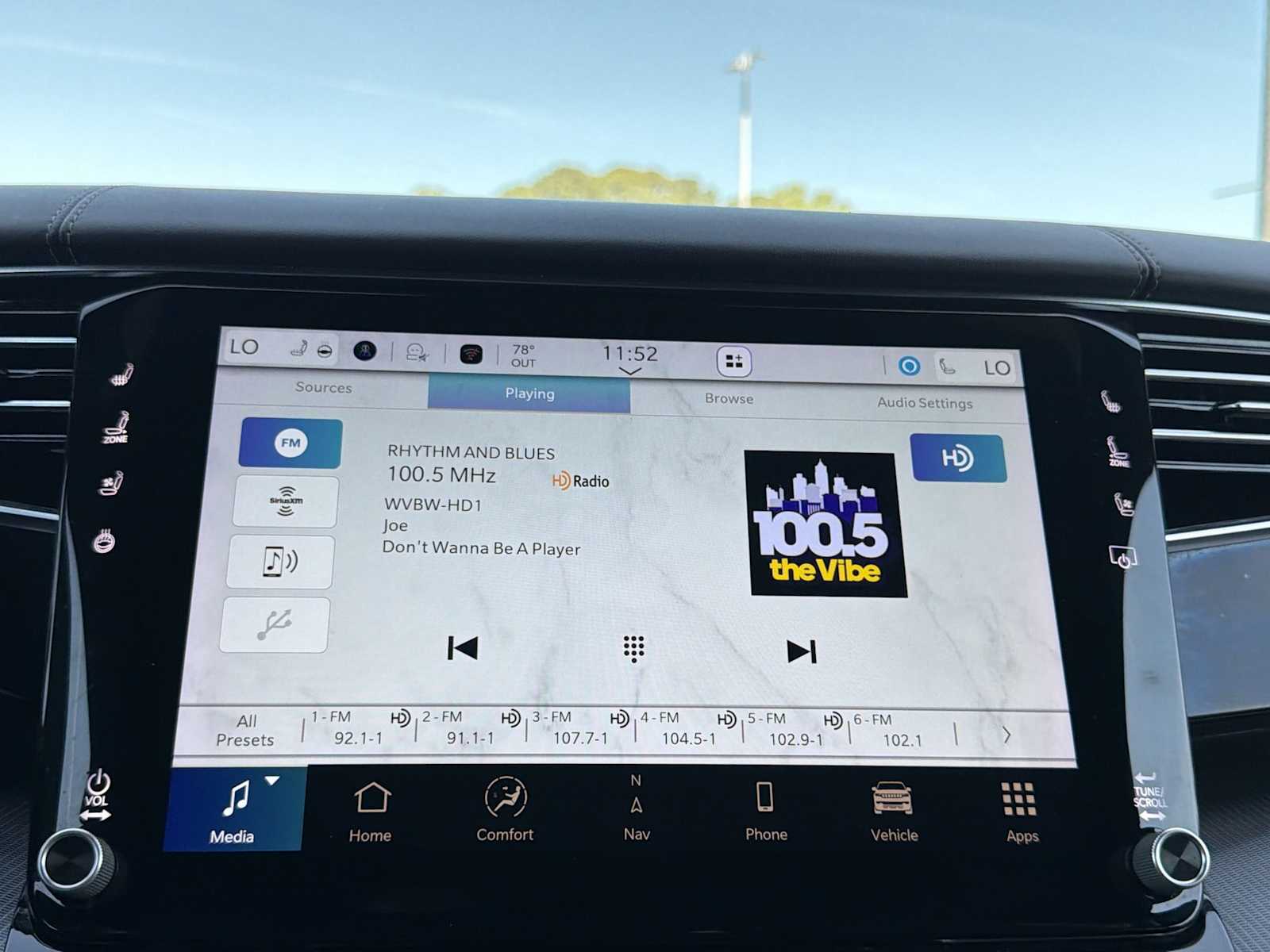 Thumbnail: 2024 Jeep Grand Wagoneer L - 12