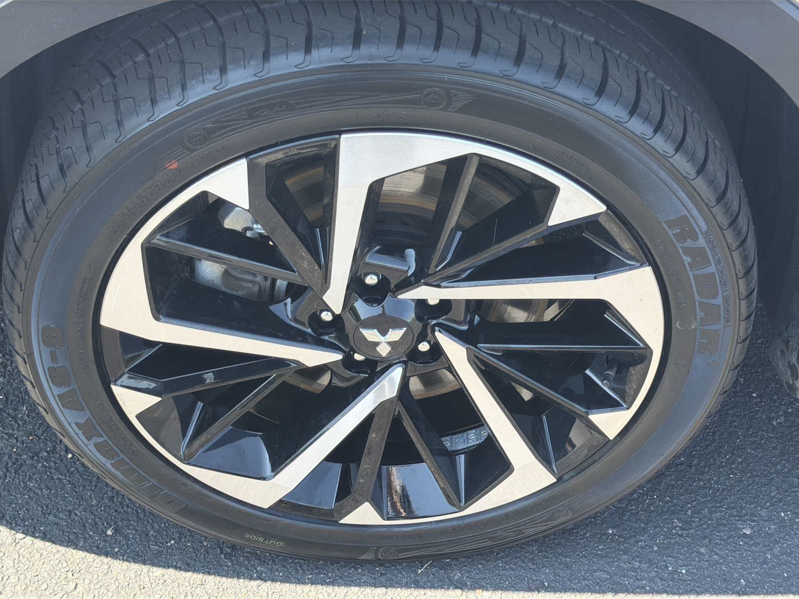 Thumbnail: 2024 Mitsubishi Outlander - 17