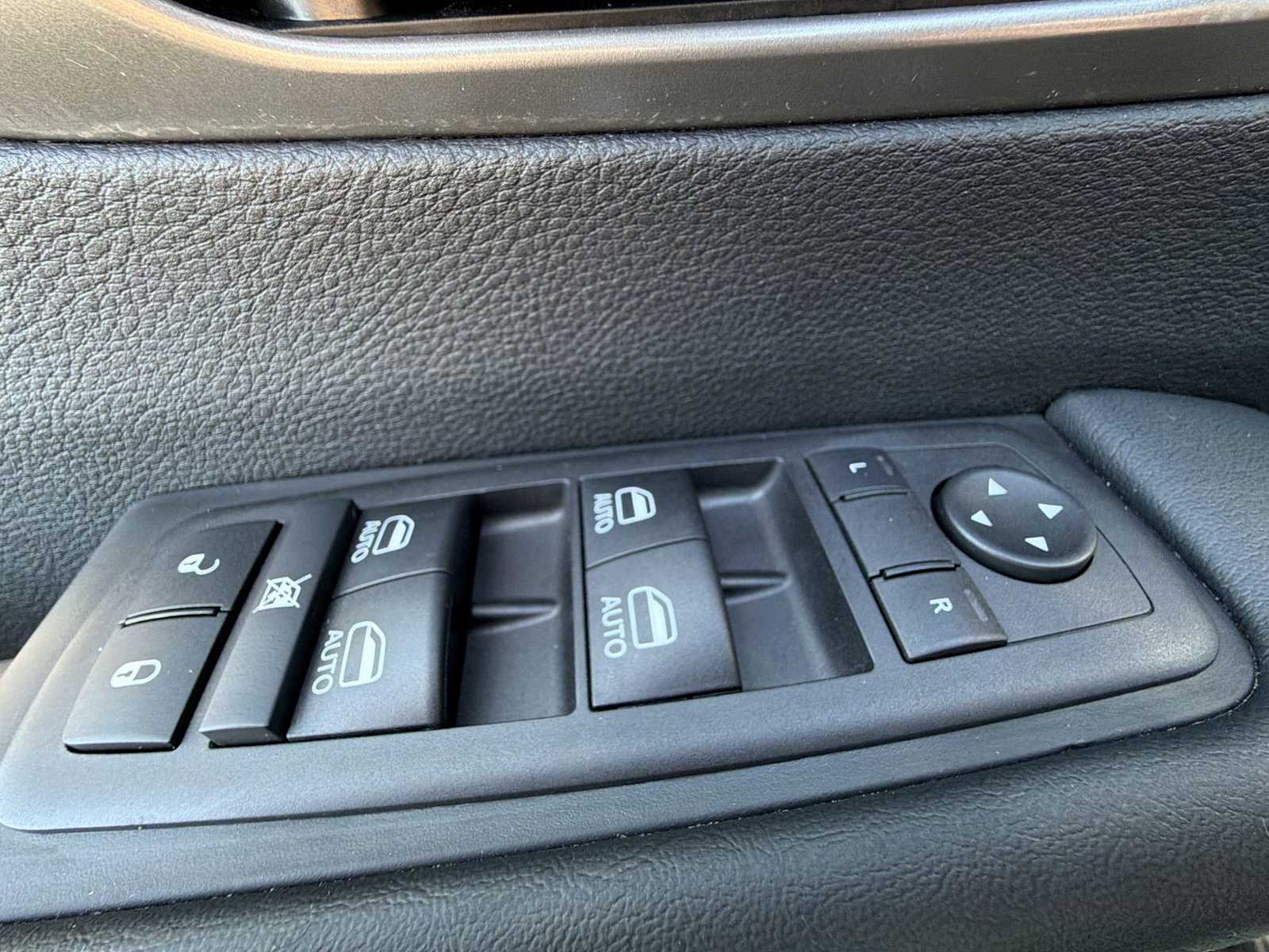 Thumbnail: 2025 Chrysler Pacifica - 15