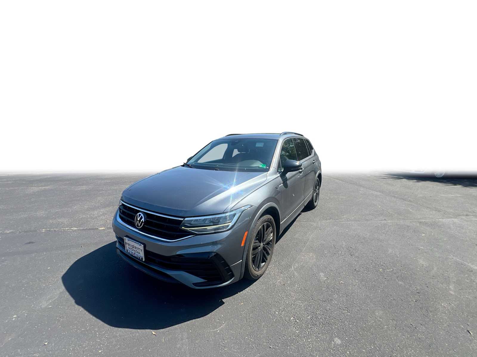 Thumbnail: 2022 Volkswagen Tiguan - 1