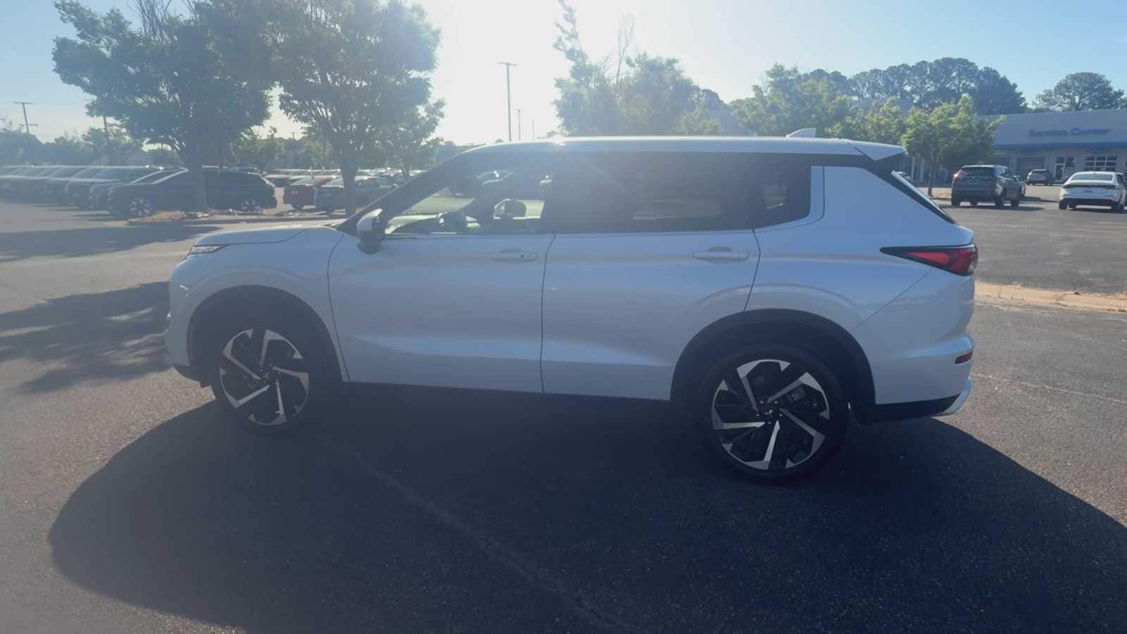 Thumbnail: 2024 Mitsubishi Outlander - 6