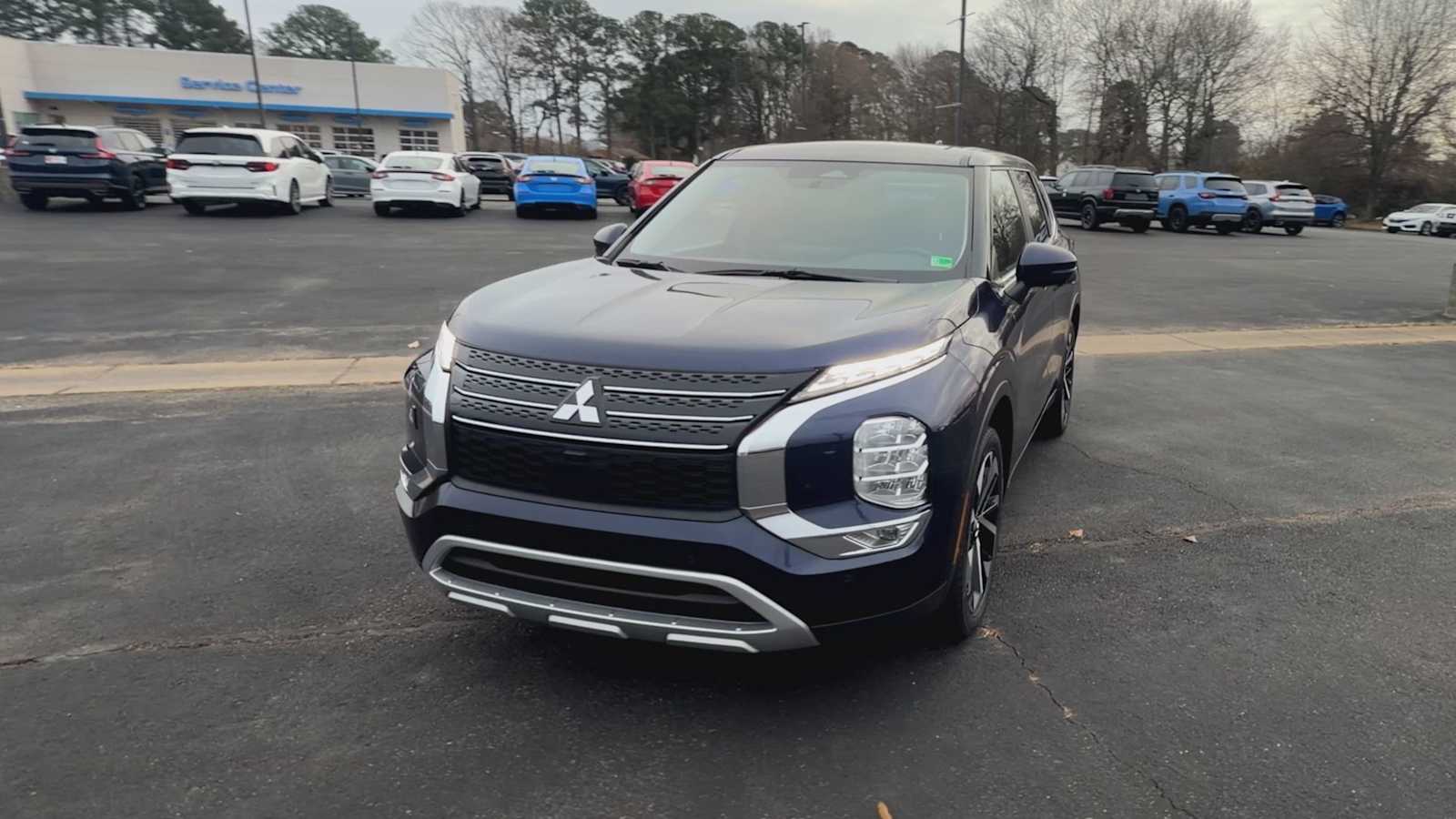 Thumbnail: 2024 Mitsubishi Outlander - 3