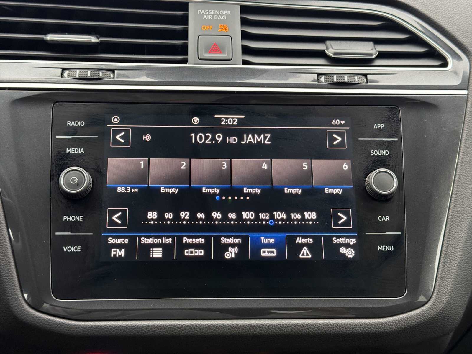 Thumbnail: 2024 Volkswagen Tiguan - 12