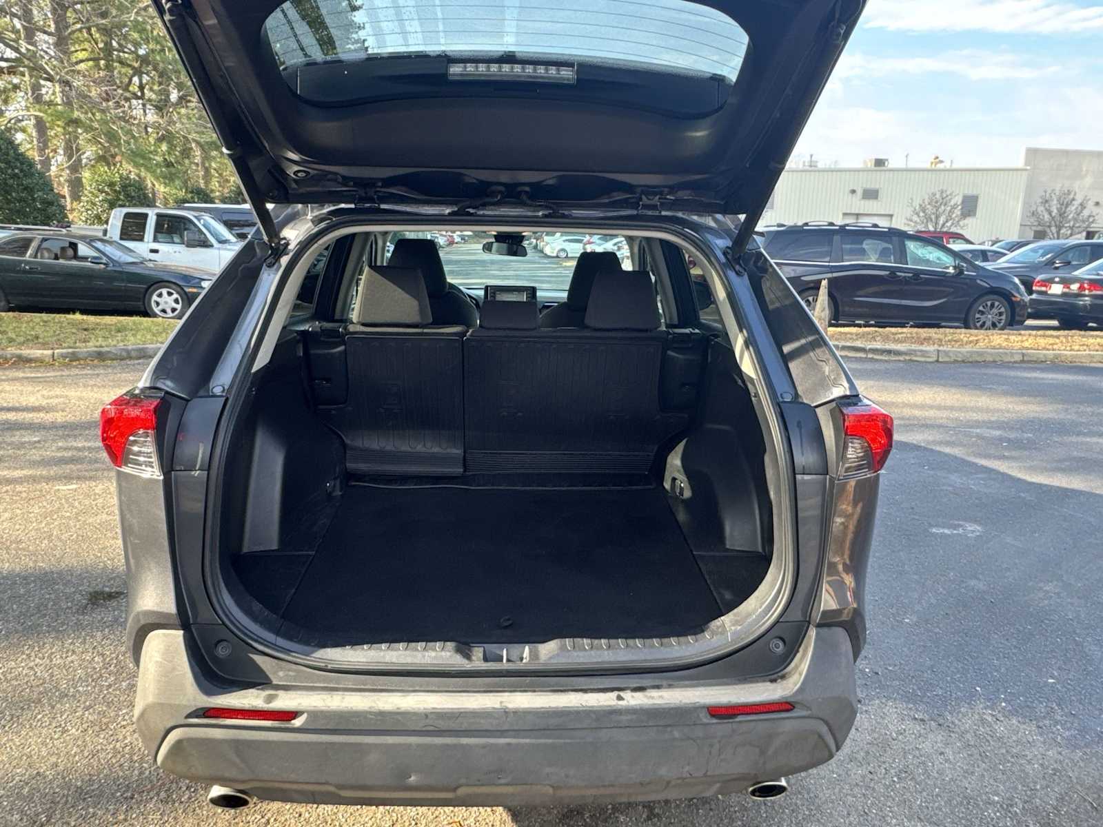 Thumbnail: 2019 Toyota RAV4 - 20