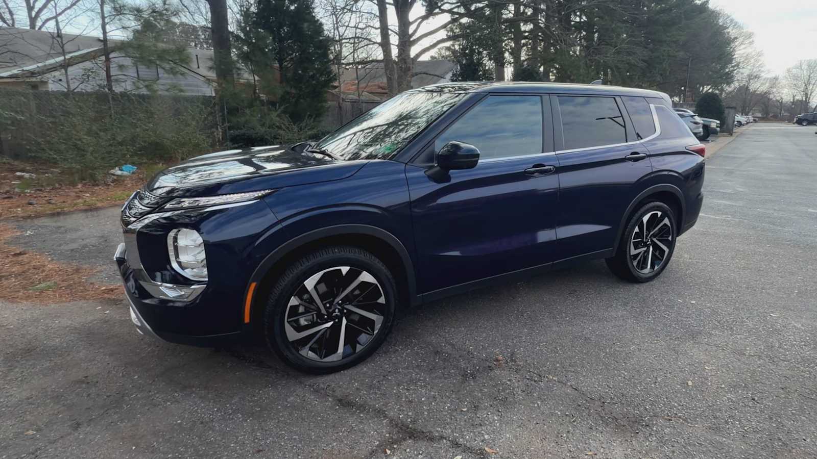 Thumbnail: 2023 Mitsubishi Outlander - 4