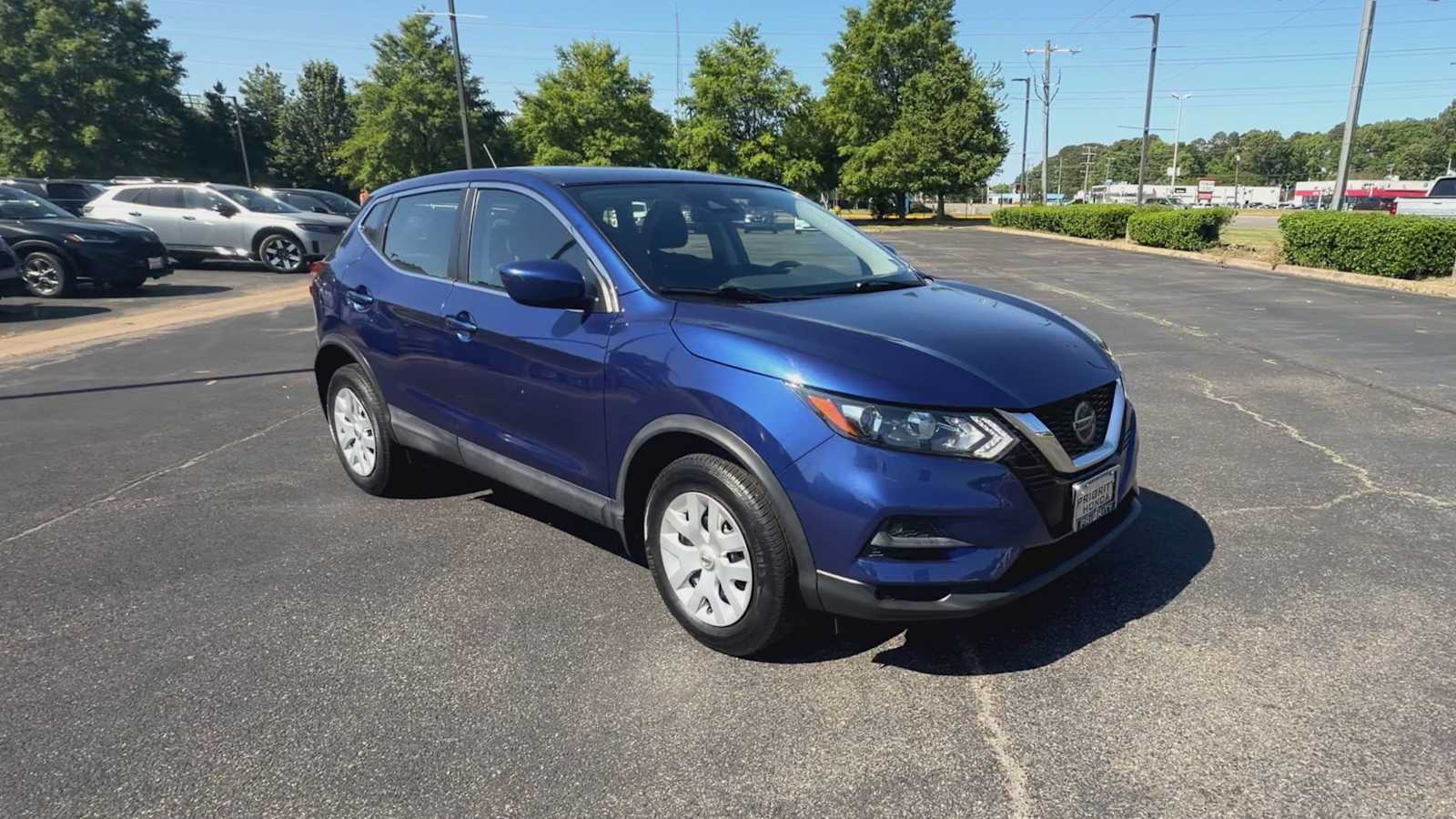 Thumbnail: 2020 Nissan Rogue Sport - 2