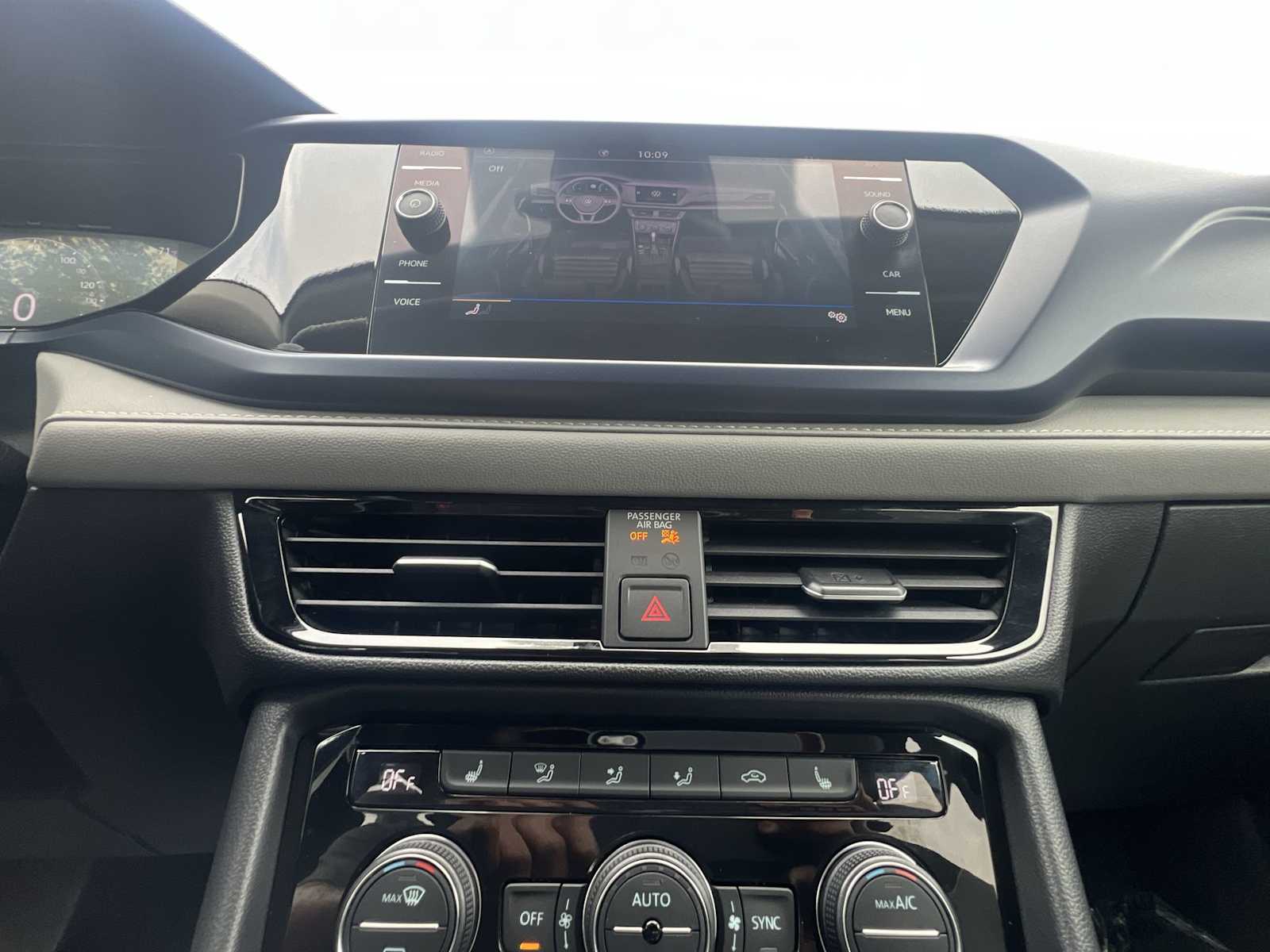 Thumbnail: 2024 Volkswagen Taos - 16