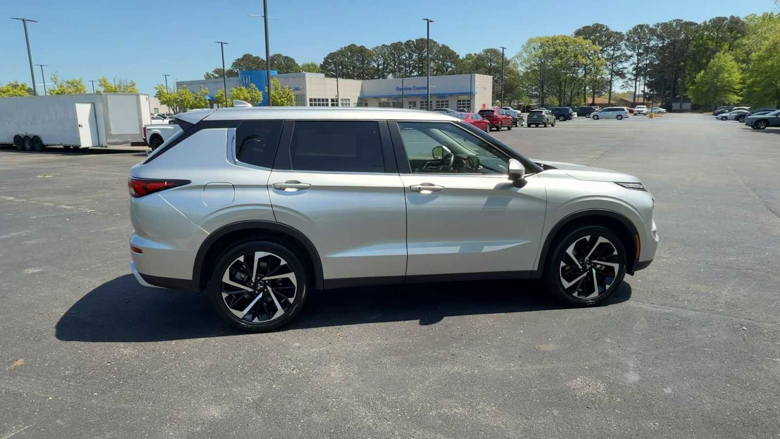 Thumbnail: 2024 Mitsubishi Outlander - 9