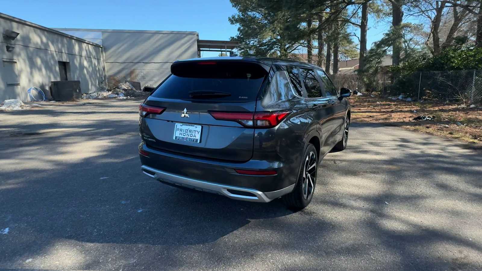 Thumbnail: 2024 Mitsubishi Outlander - 8