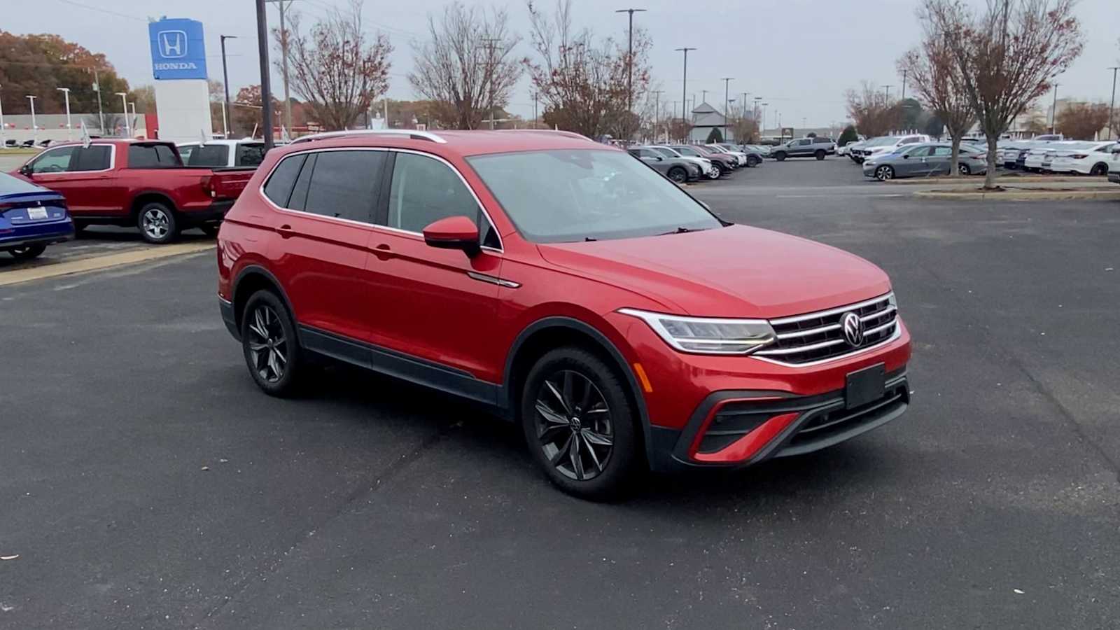 Thumbnail: 2022 Volkswagen Tiguan - 2