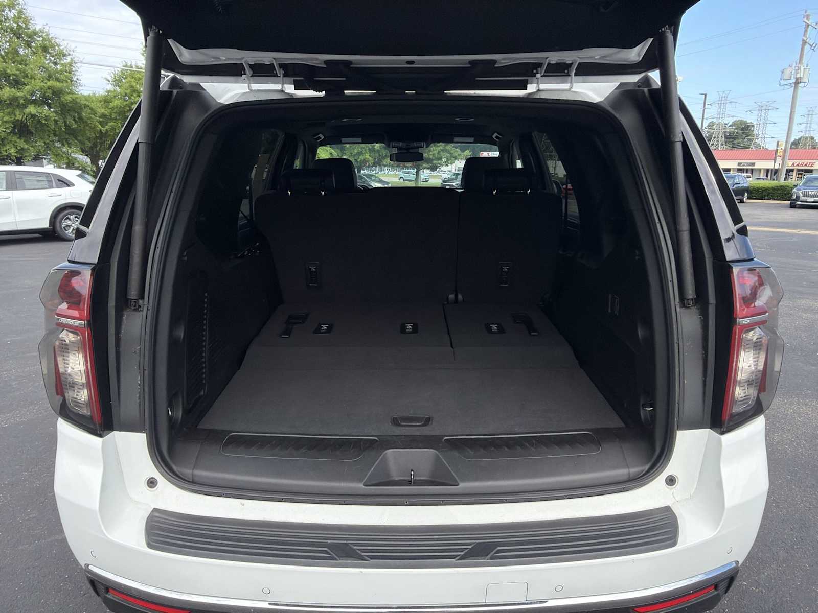 Thumbnail: 2023 Chevrolet Tahoe - 19