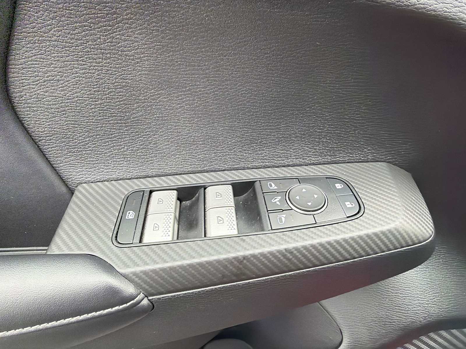 Thumbnail: 2024 Mitsubishi Outlander - 15