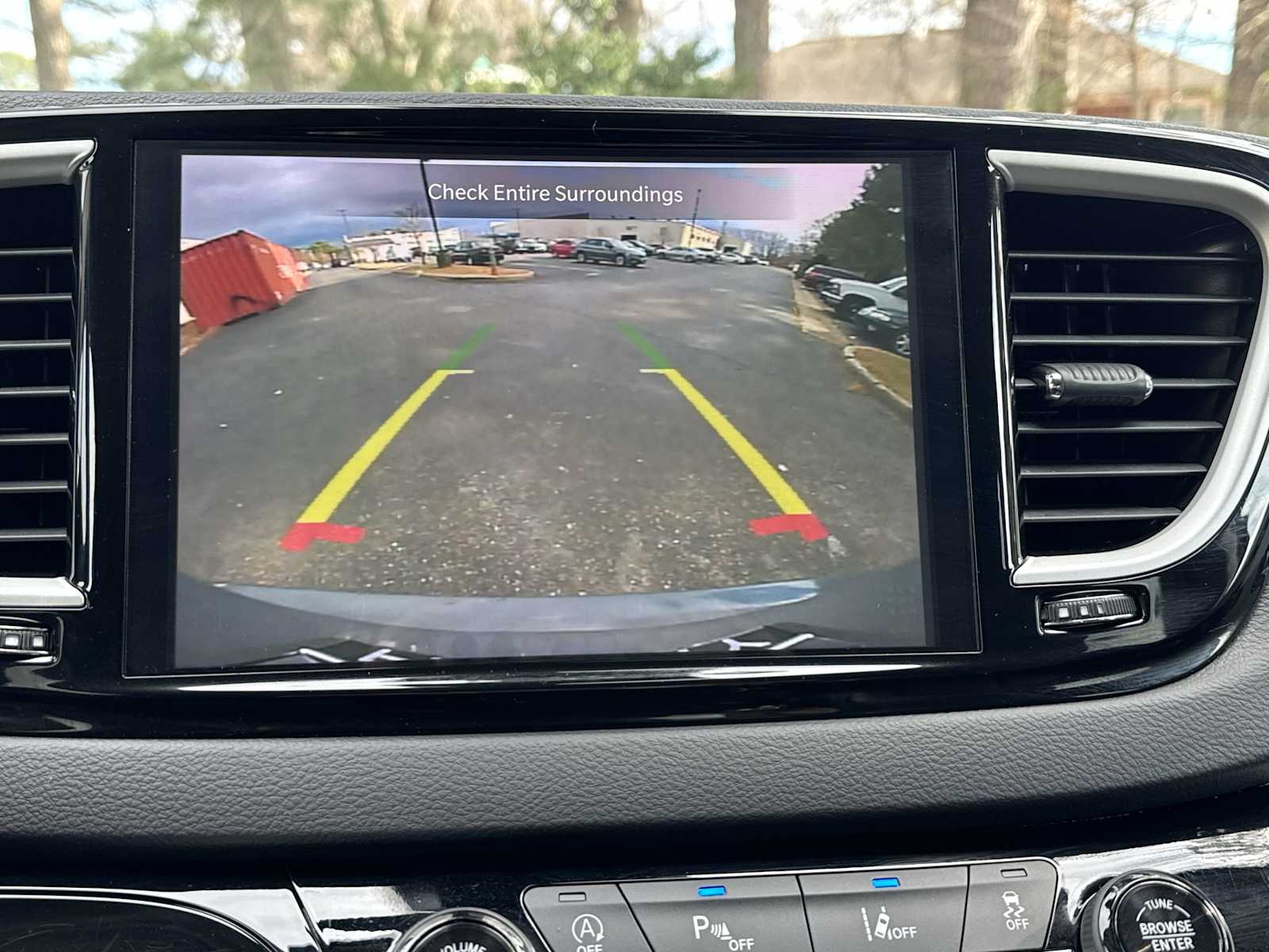 Thumbnail: 2023 Chrysler Pacifica - 22