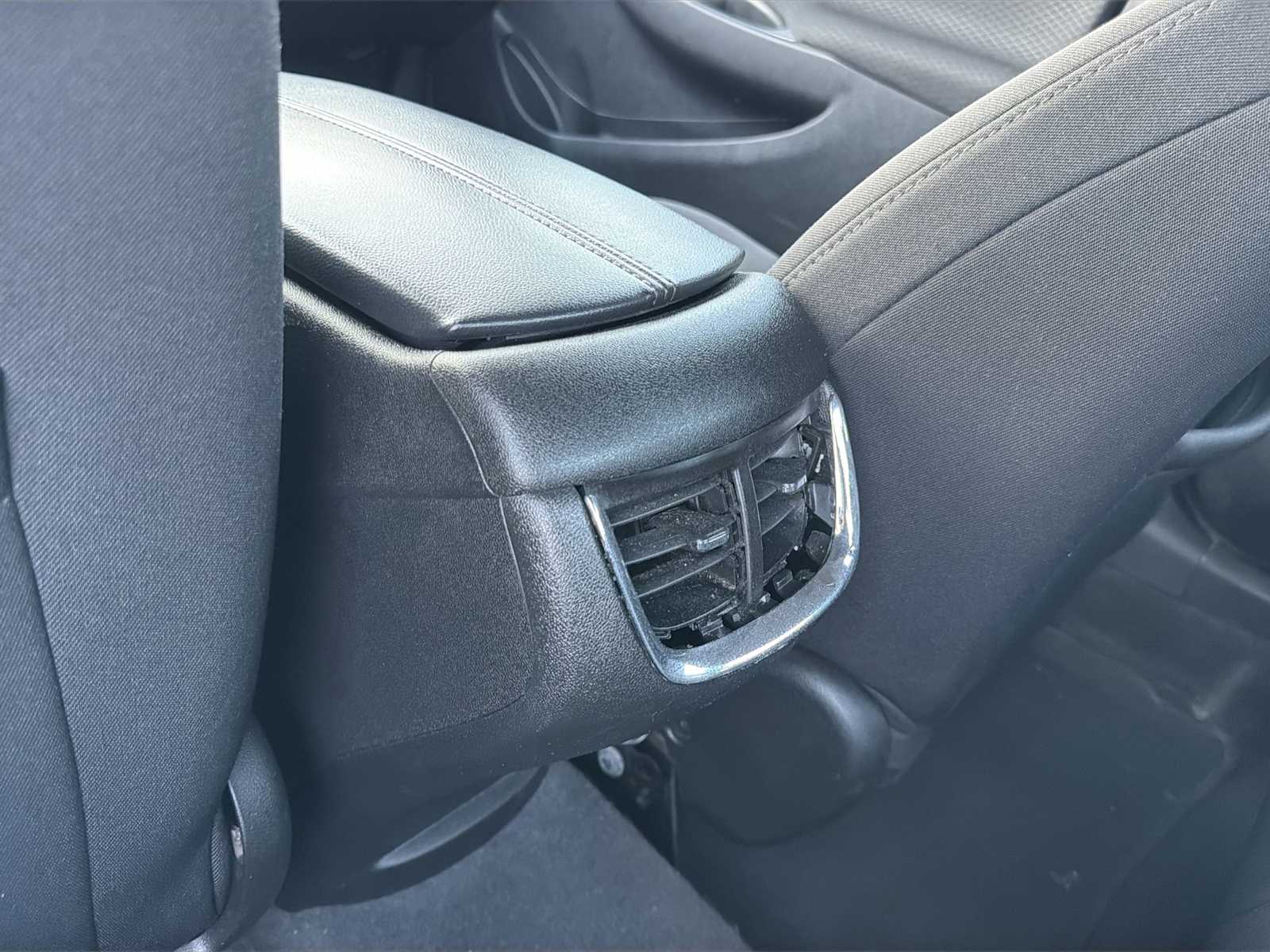 Thumbnail: 2022 Chevrolet Malibu - 21