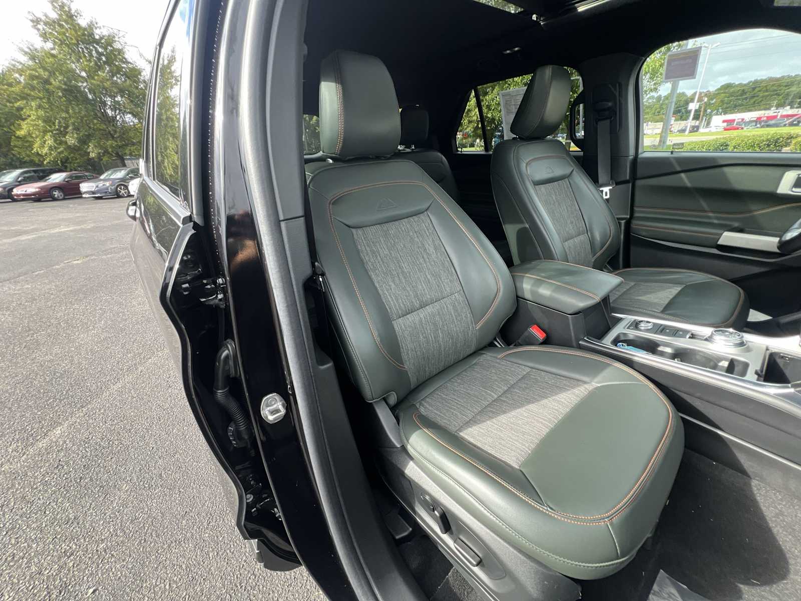 Thumbnail: 2023 Ford Explorer - 28