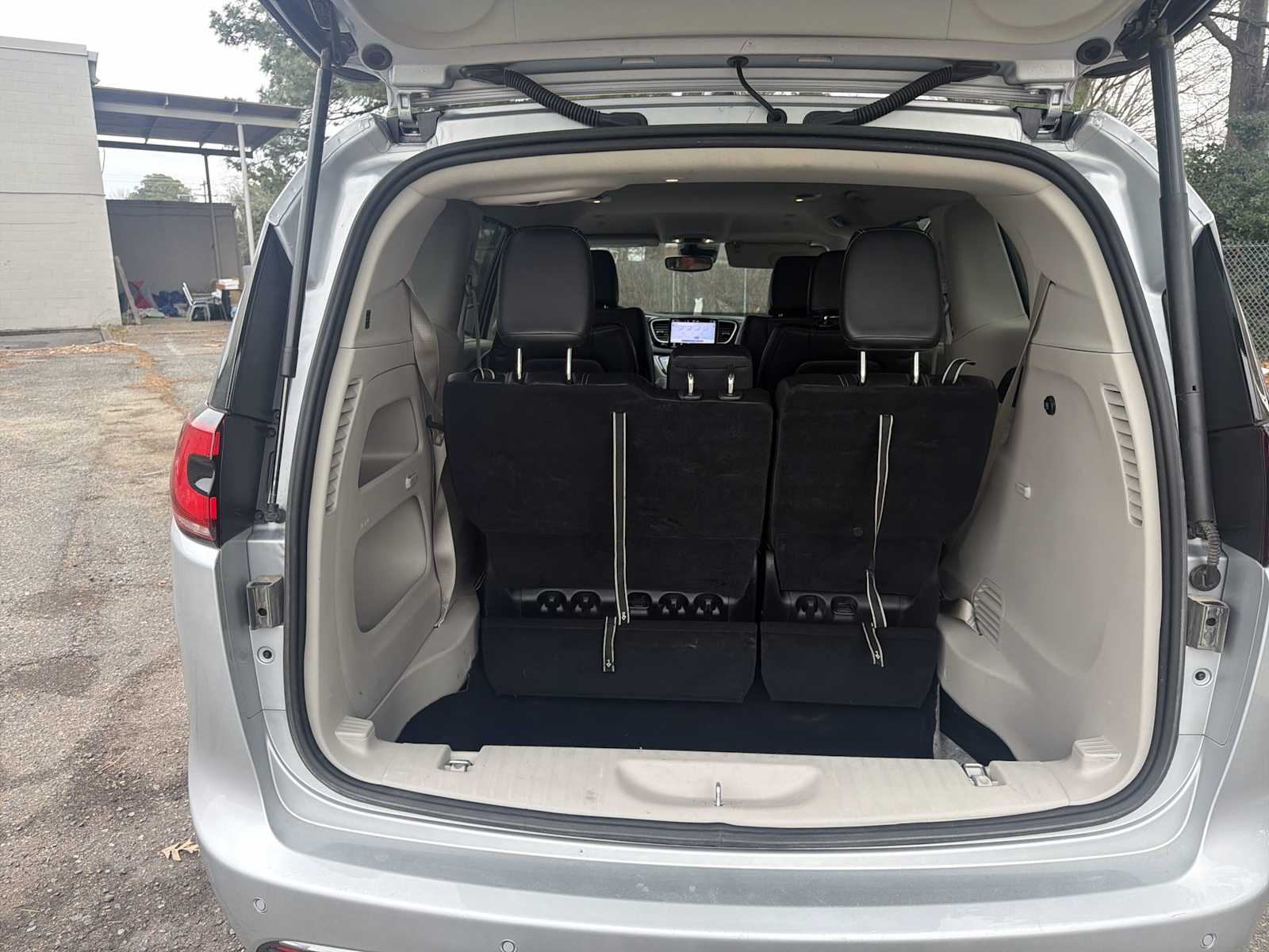 Thumbnail: 2023 Chrysler Pacifica - 19