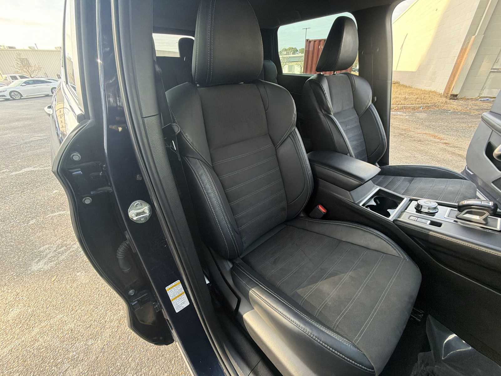 Thumbnail: 2023 Mitsubishi Outlander - 27