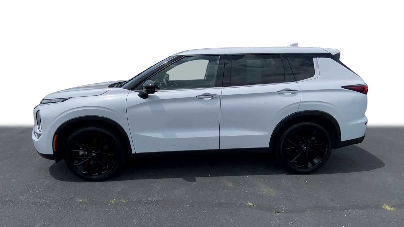 2023 Mitsubishi Outlander Black Edition 5