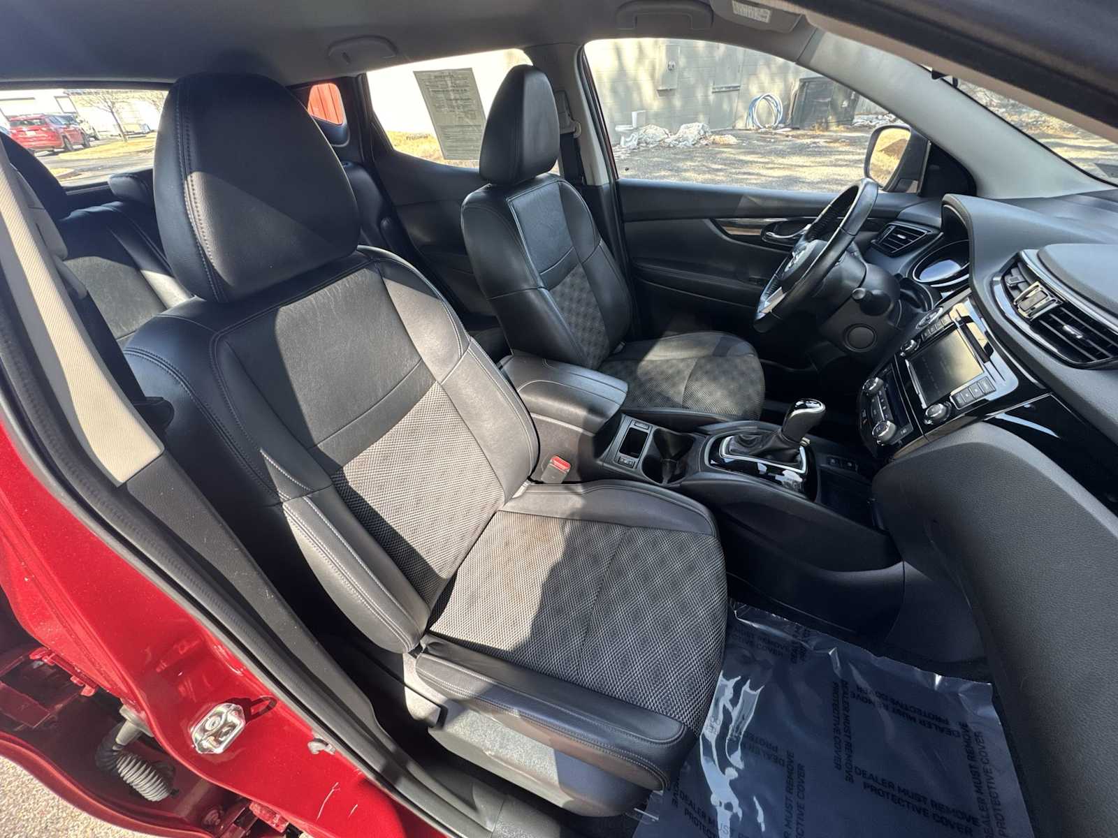 Thumbnail: 2022 Nissan Rogue Sport - 23