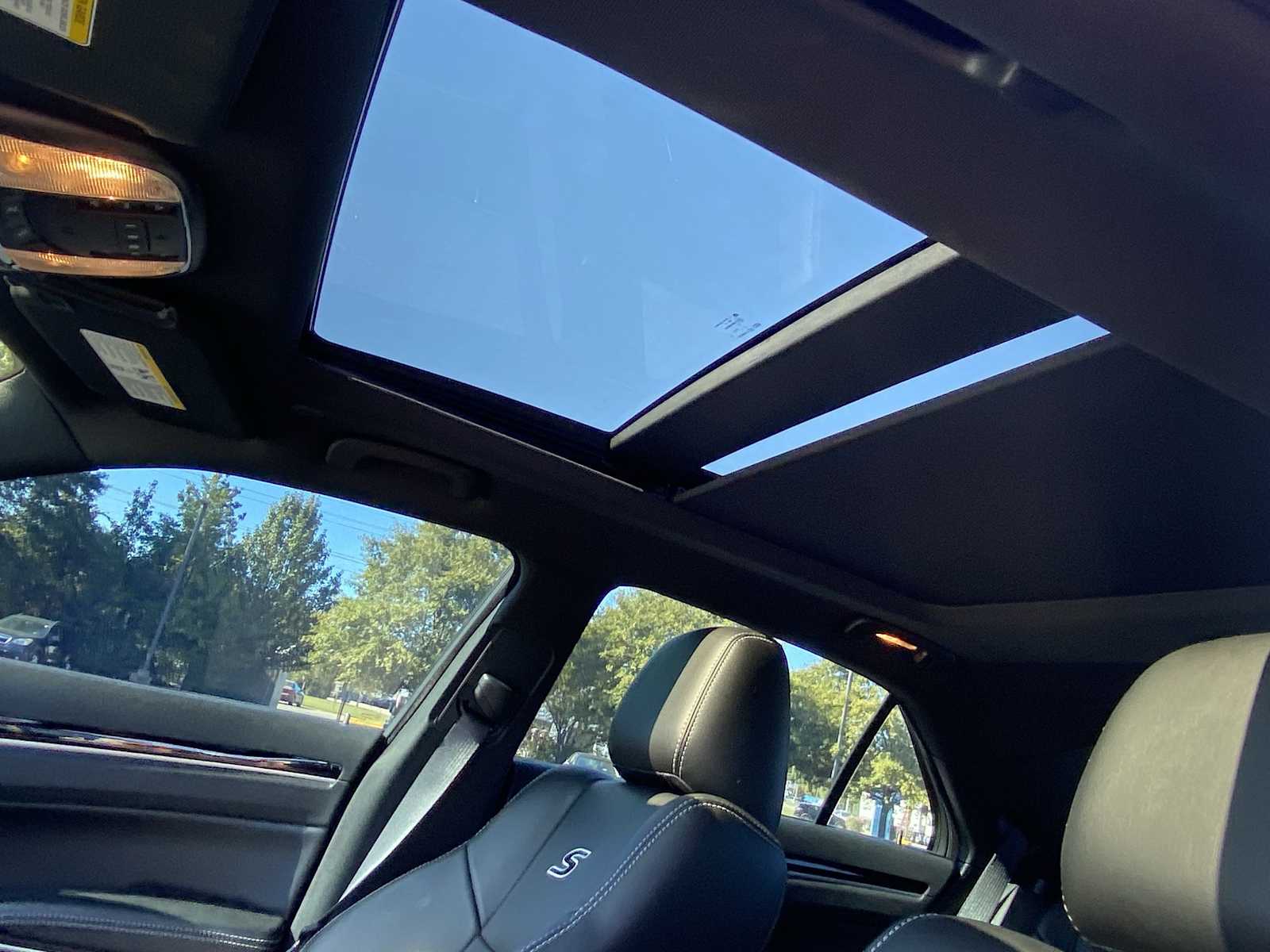 Thumbnail: 2023 Chrysler 300 - 16