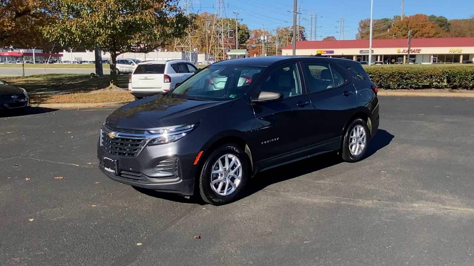 Thumbnail: 2022 Chevrolet Equinox - 4