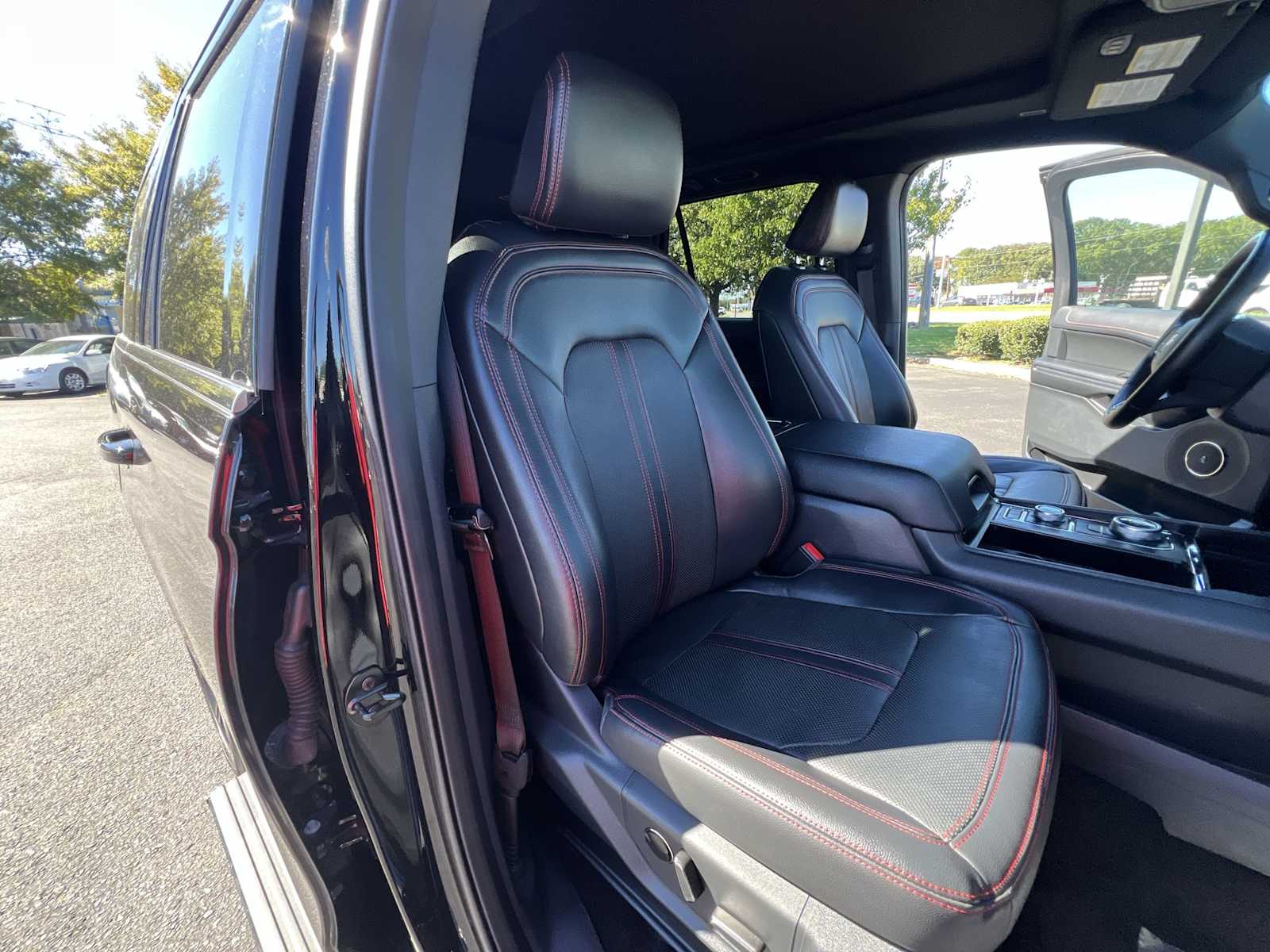 Thumbnail: 2022 Ford Expedition - 28