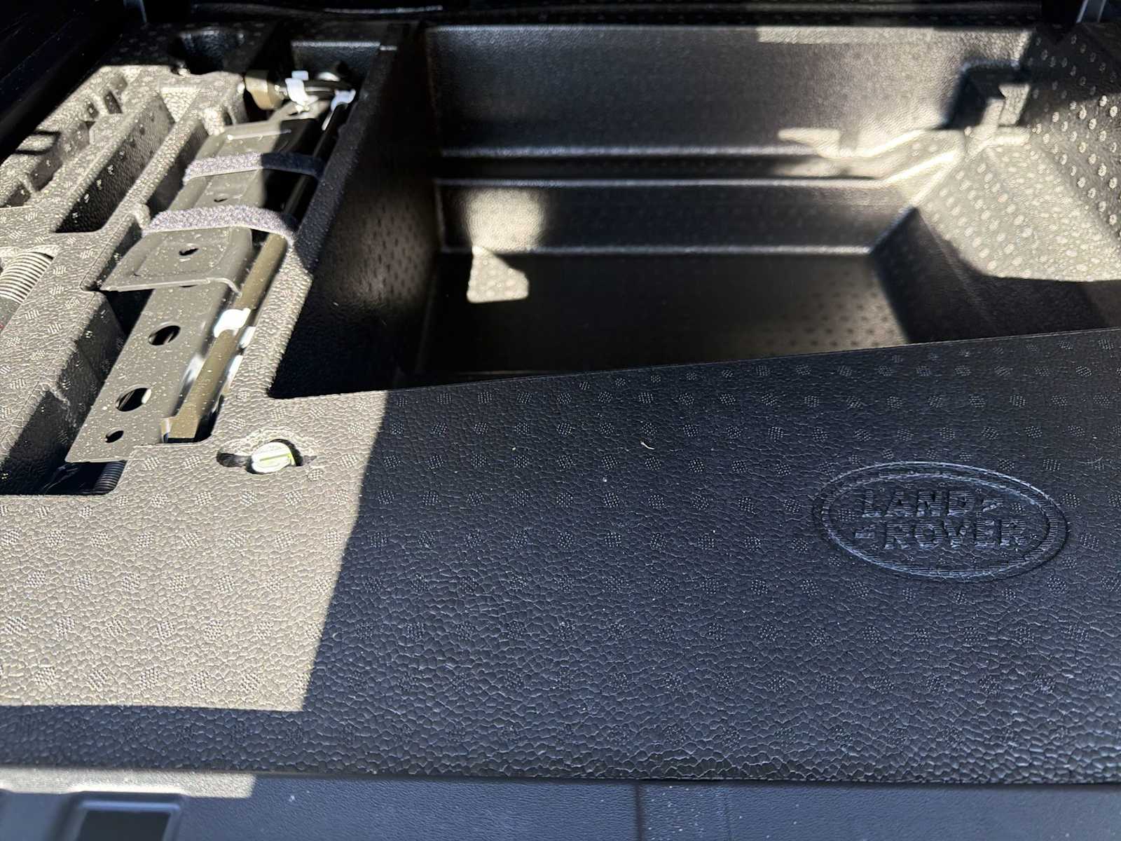 Thumbnail: 2025 Land Rover Defender - 22