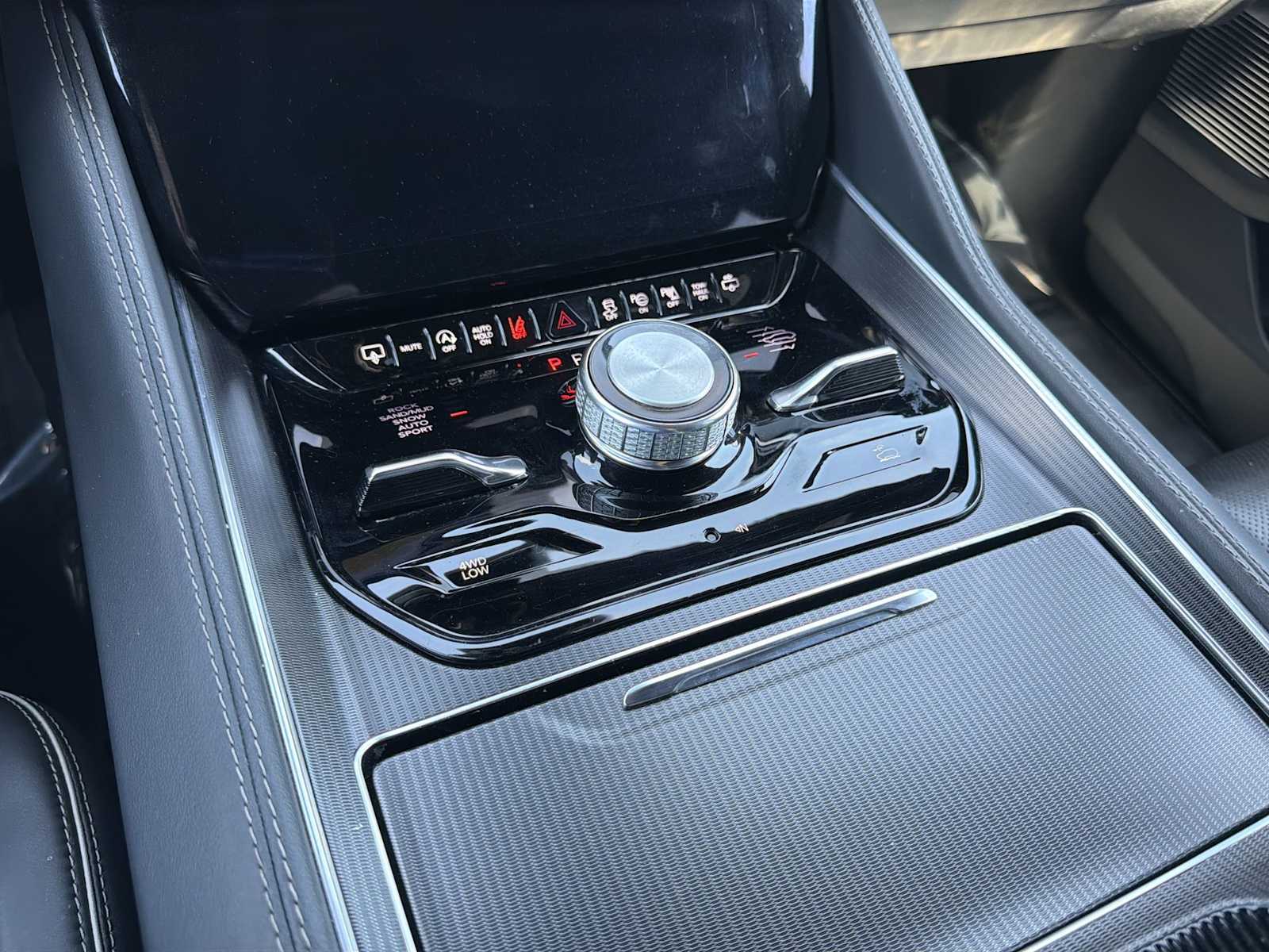 Thumbnail: 2024 Jeep Grand Wagoneer L - 22