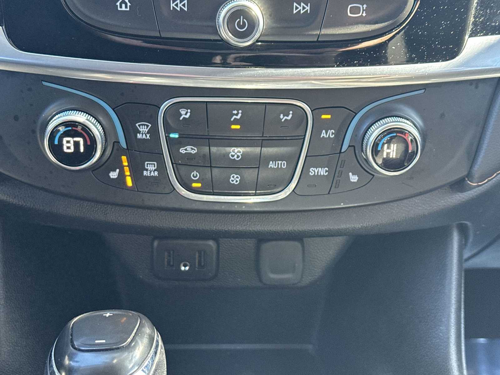 Thumbnail: 2020 Chevrolet Traverse - 16