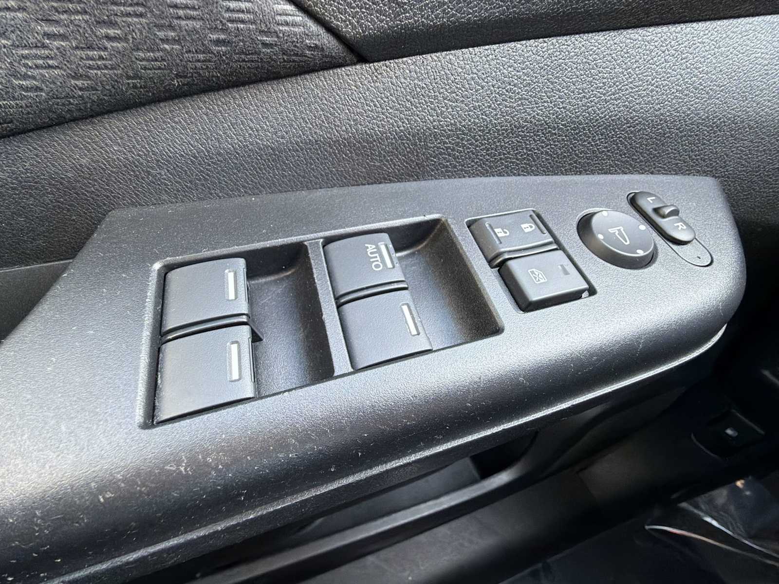 Thumbnail: 2015 Honda CR-V - 15