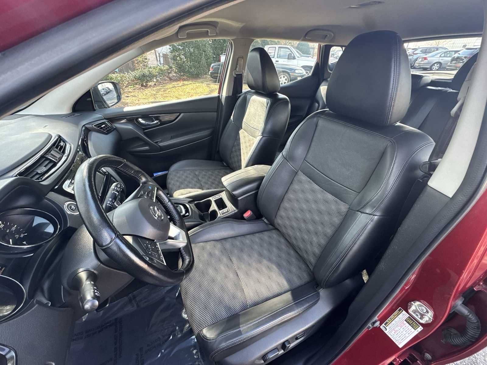 Thumbnail: 2022 Nissan Rogue Sport - 13