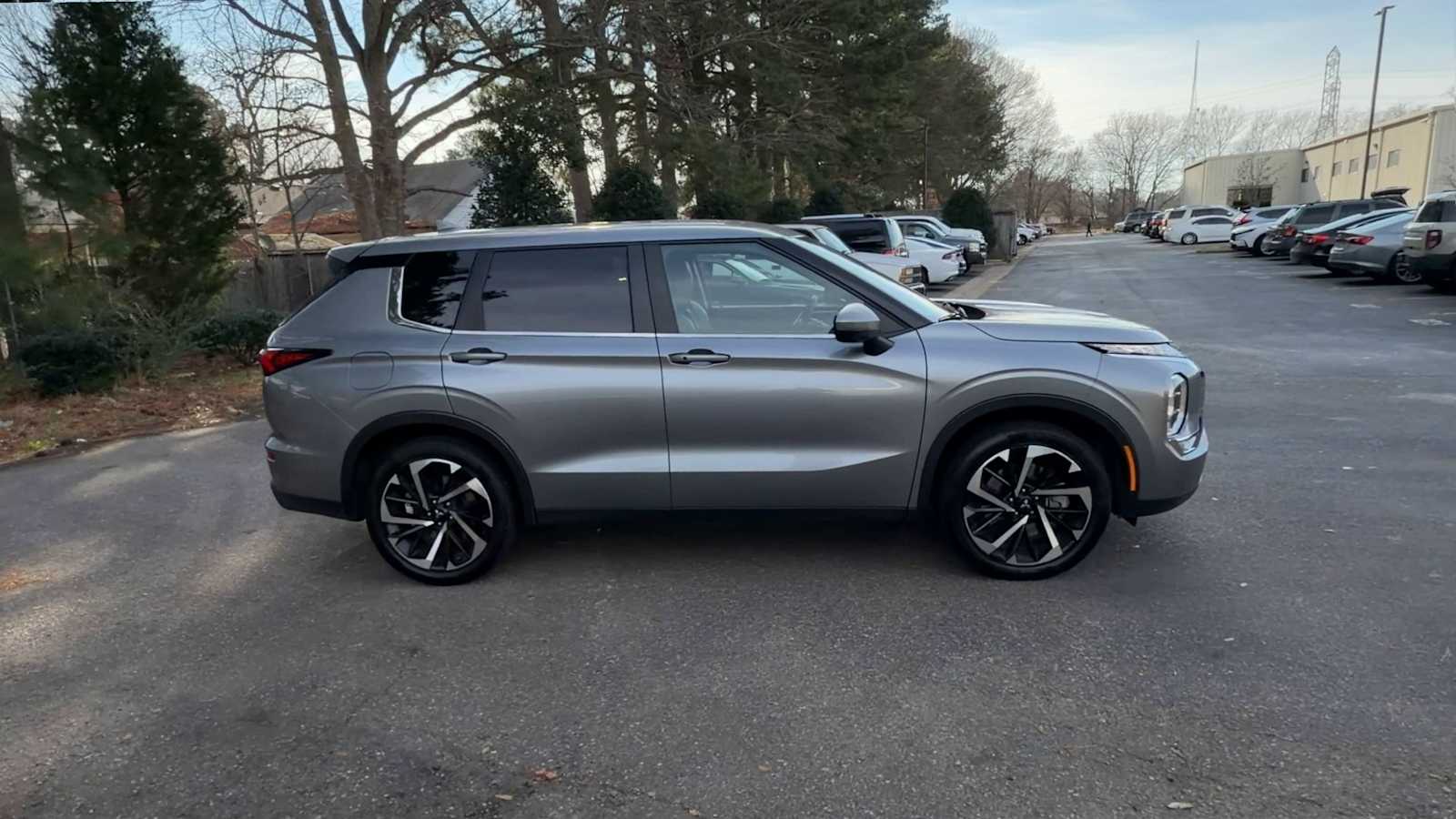 Thumbnail: 2024 Mitsubishi Outlander - 9