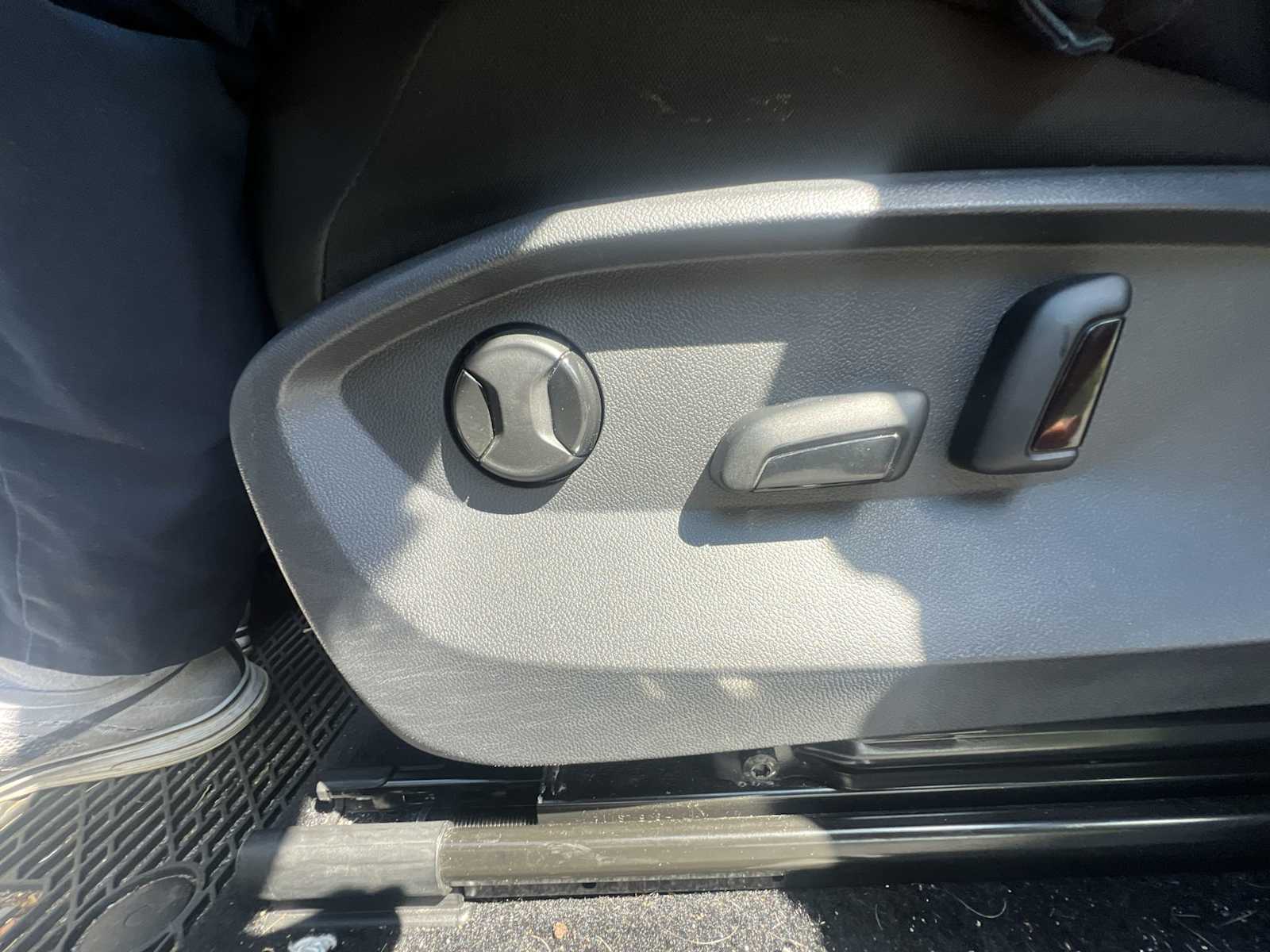 Thumbnail: 2022 Volkswagen Tiguan - 14