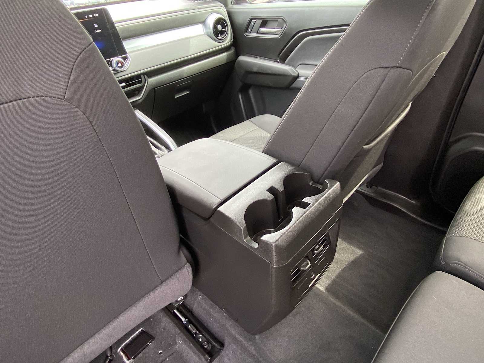 Thumbnail: 2024 Chevrolet Colorado - 21