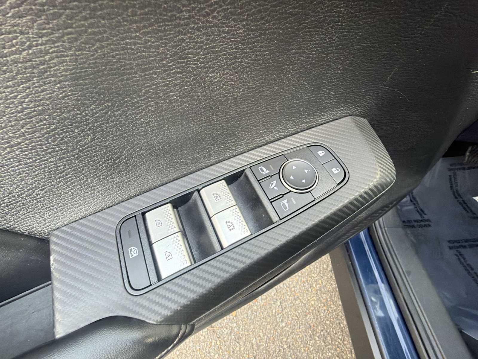 Thumbnail: 2023 Mitsubishi Outlander - 15