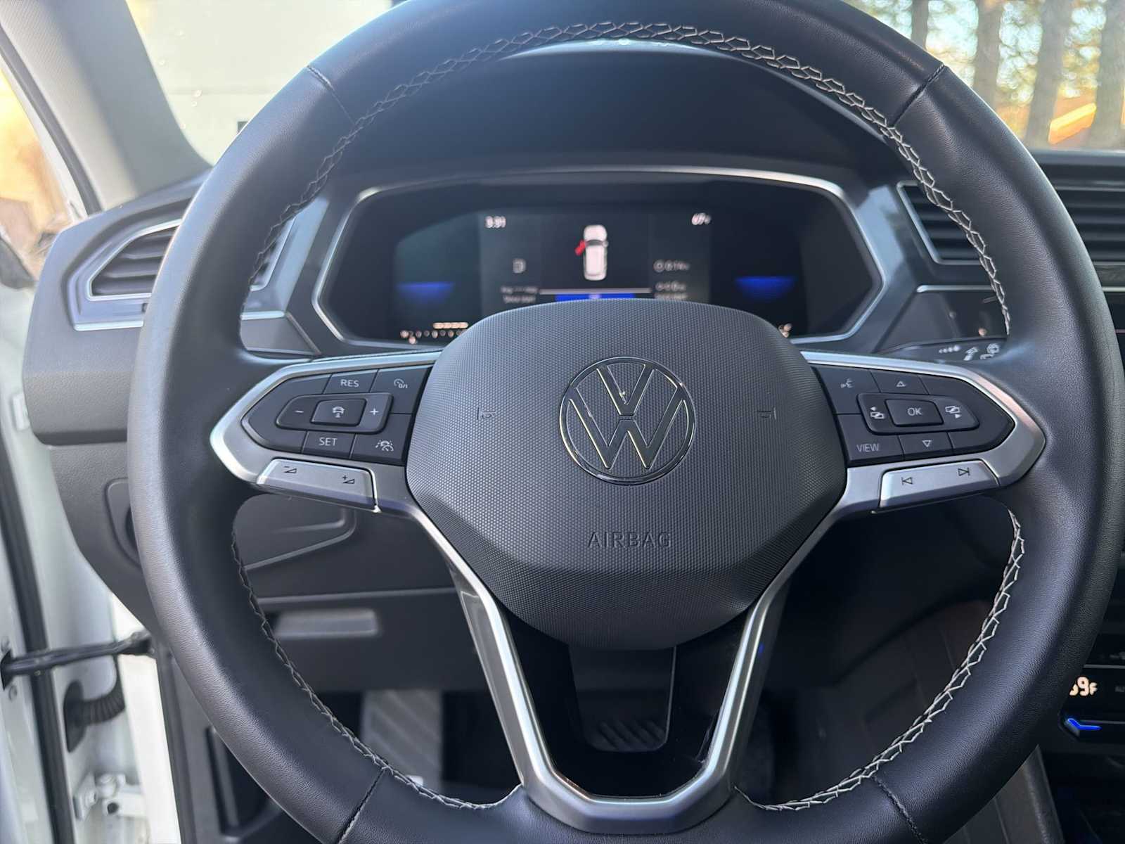 Thumbnail: 2022 Volkswagen Tiguan - 11