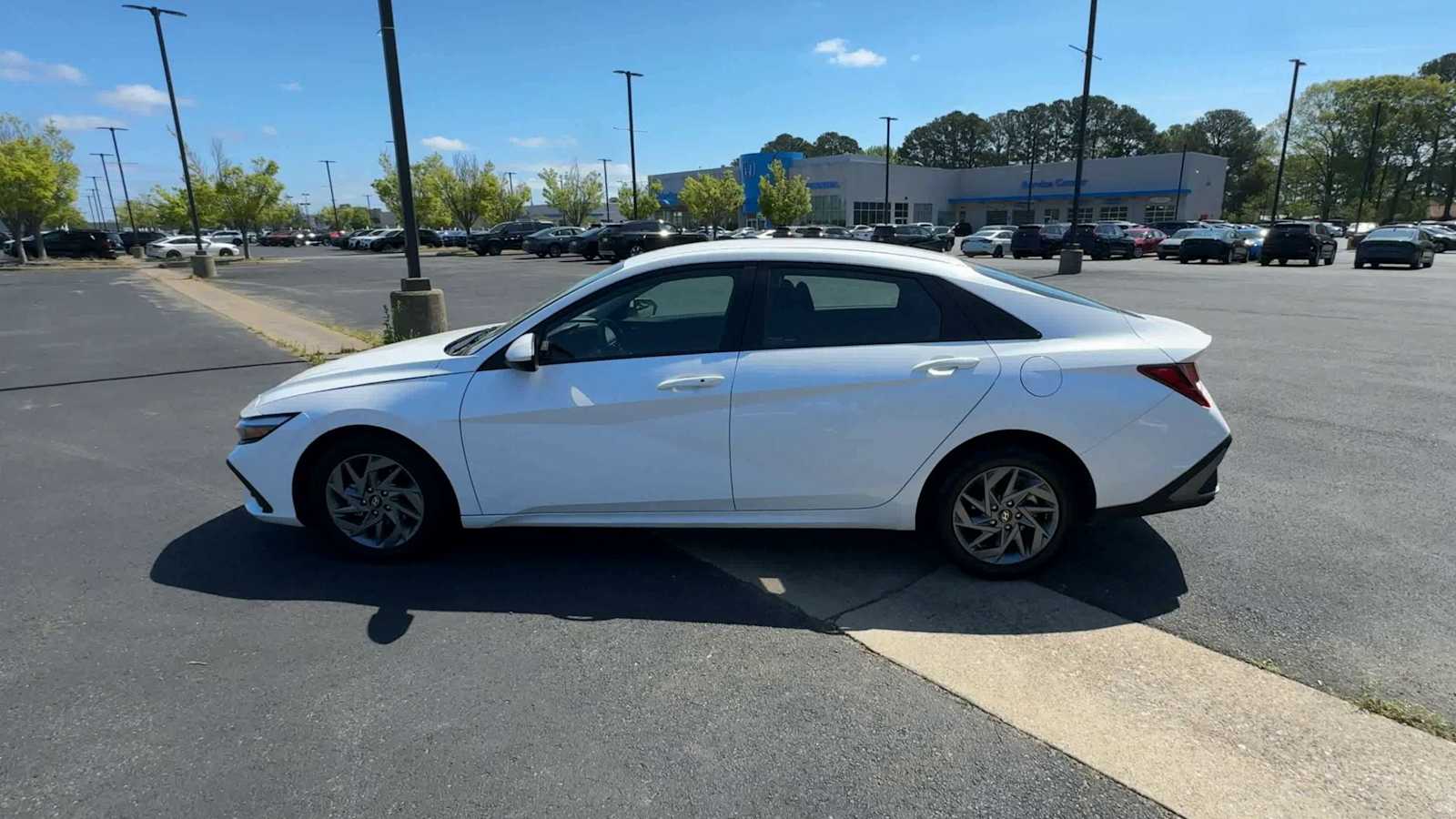 Thumbnail: 2024 Hyundai Elantra - 5