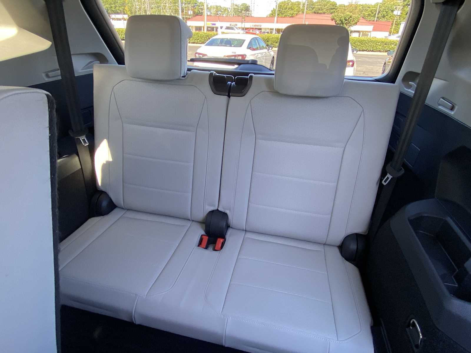 Thumbnail: 2021 Volkswagen Tiguan - 24