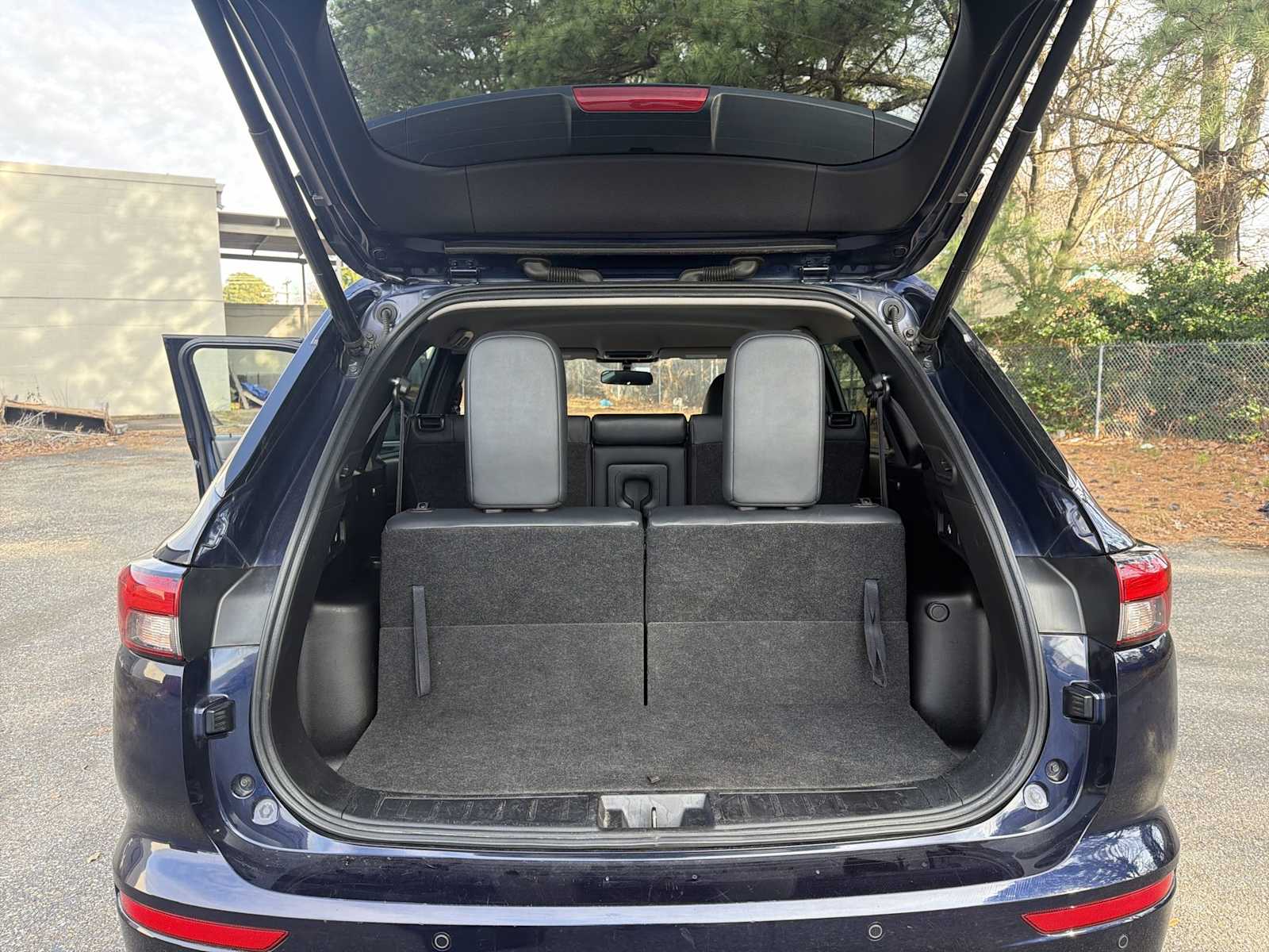 Thumbnail: 2023 Mitsubishi Outlander - 20