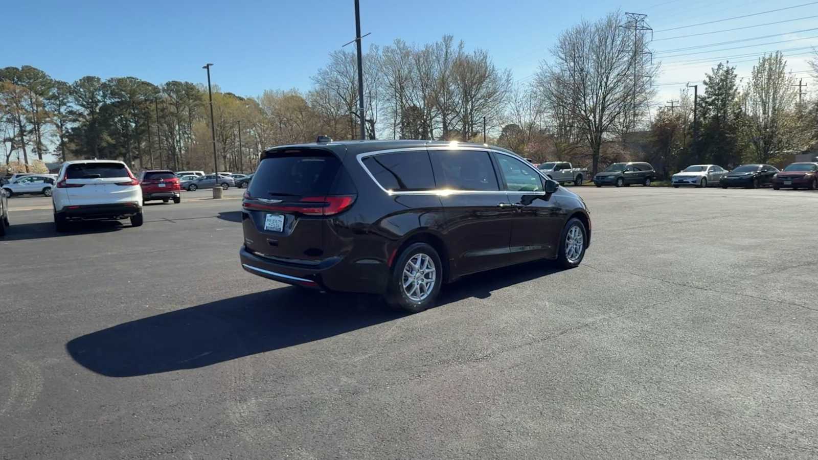 Thumbnail: 2025 Chrysler Pacifica - 8