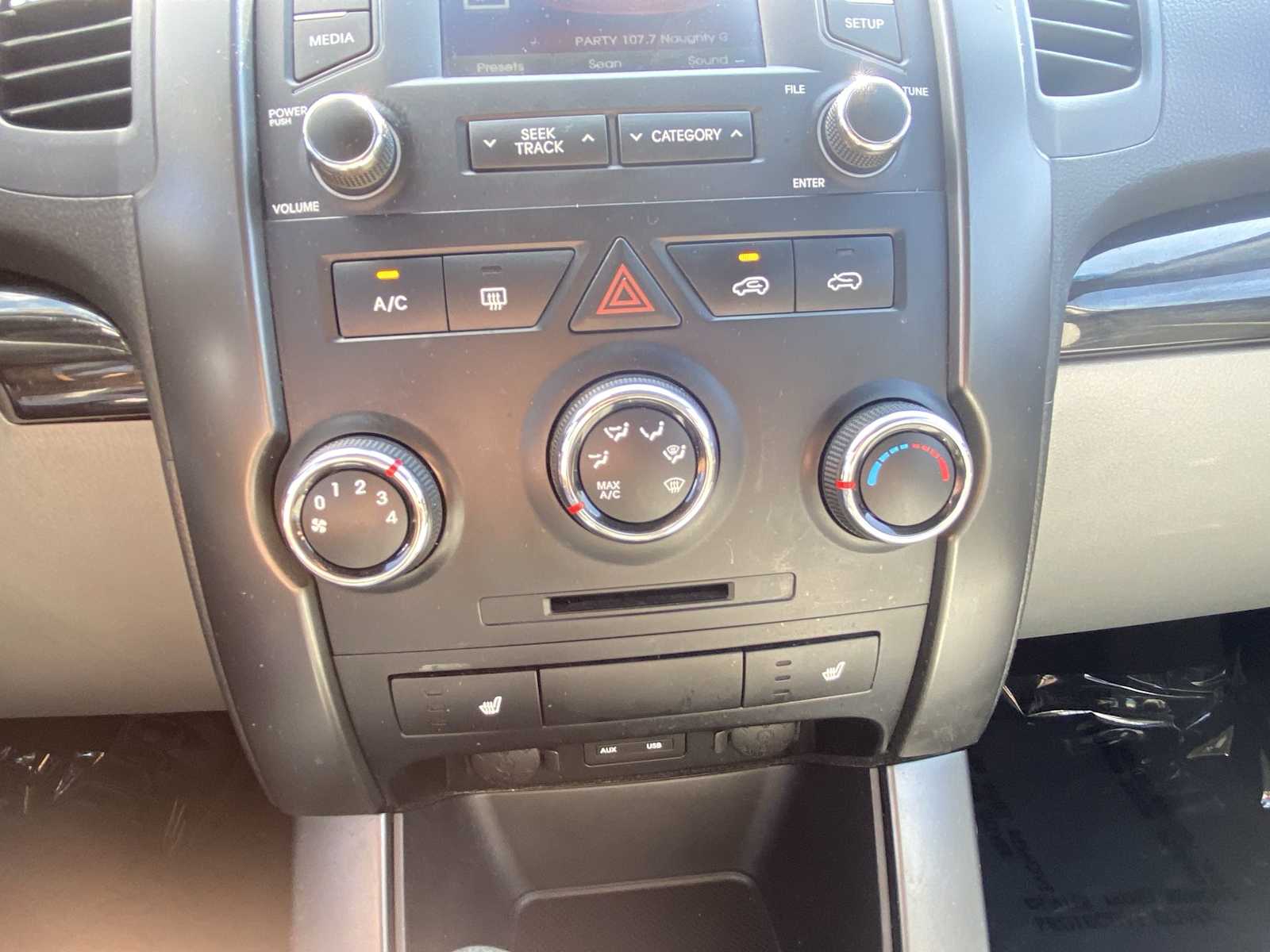 Thumbnail: 2013 Kia Sorento - 16