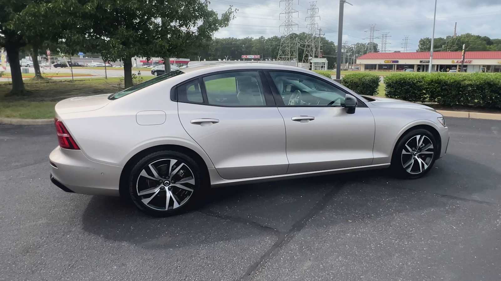 Thumbnail: 2024 Volvo S60 - 9