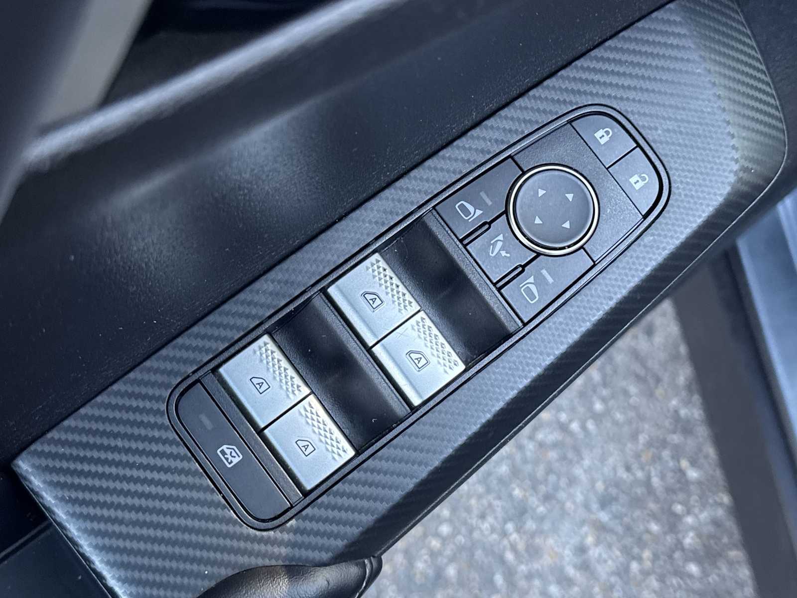 Thumbnail: 2024 Mitsubishi Outlander - 15