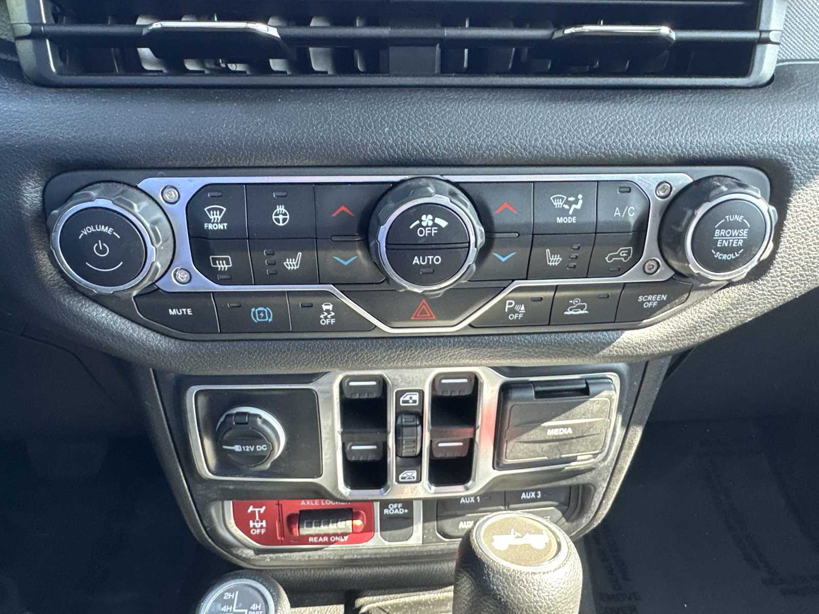 Thumbnail: 2024 Jeep Wrangler - 25