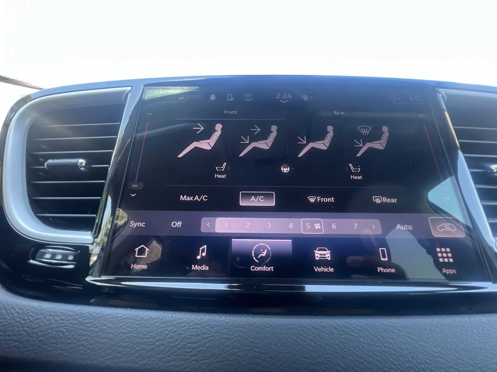 Thumbnail: 2024 Chrysler Pacifica - 16